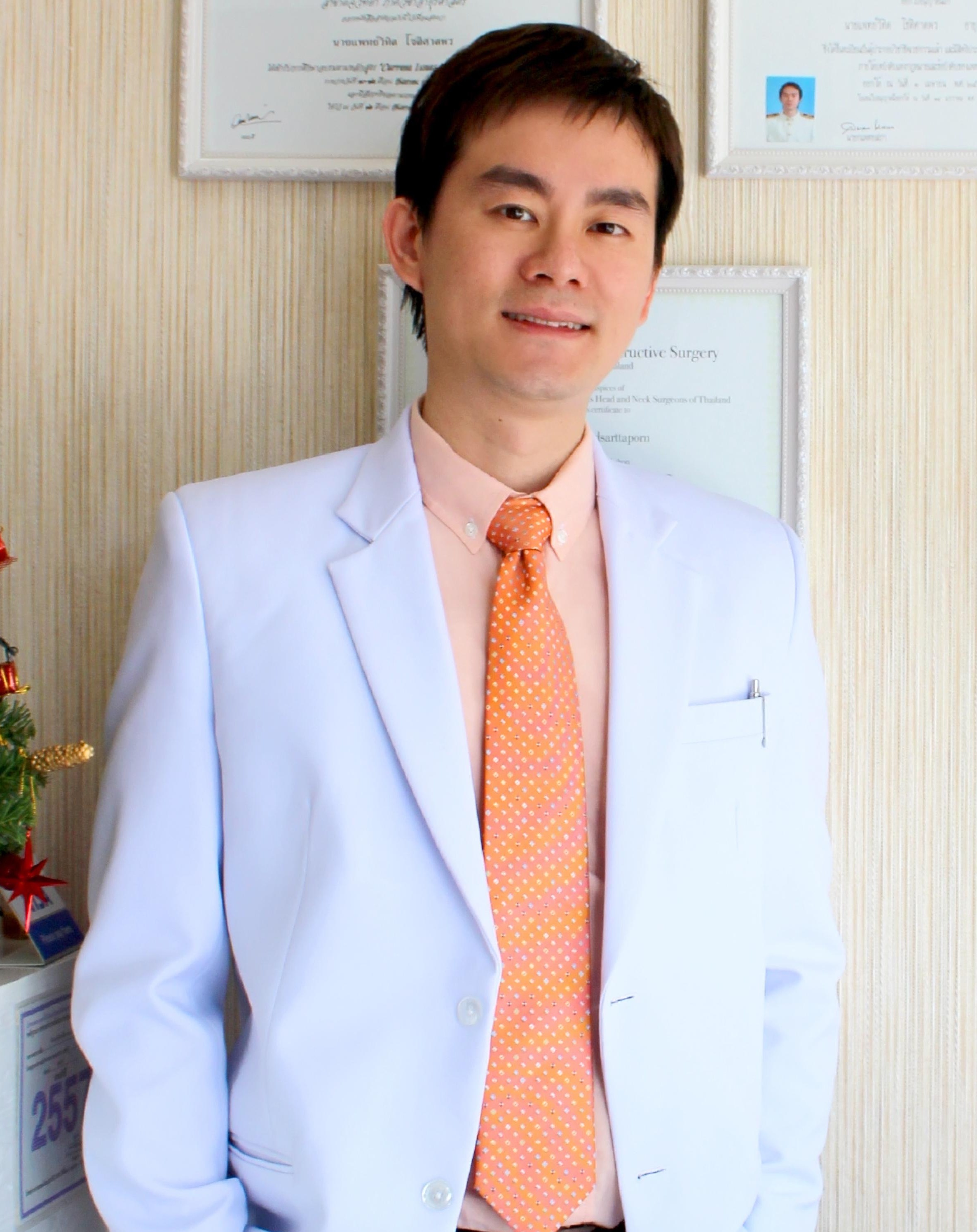 นพ.วิทิต โชติศาตพร แพทย์ประจำคลินิก